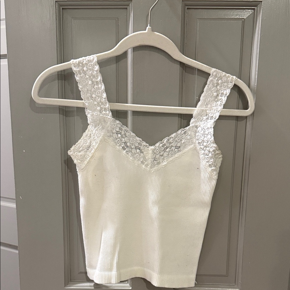 Carly Jean Los Angeles White Lace-Trim Ribbed Camisole